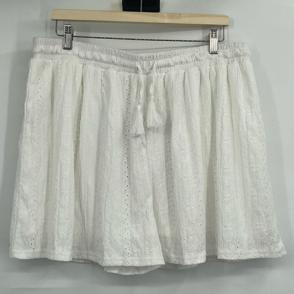 BCBGeneration White Flowy Lined Eyelet Drawstring Short XL NWT